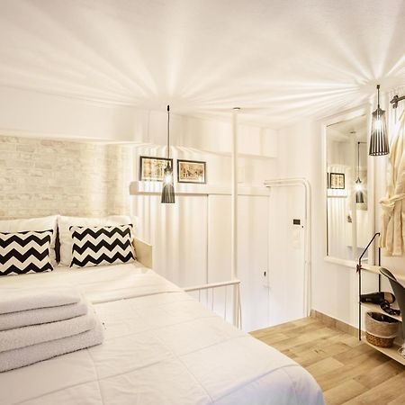Acropolis Elegant Maisonette By Lodgespot Атина Екстериор снимка