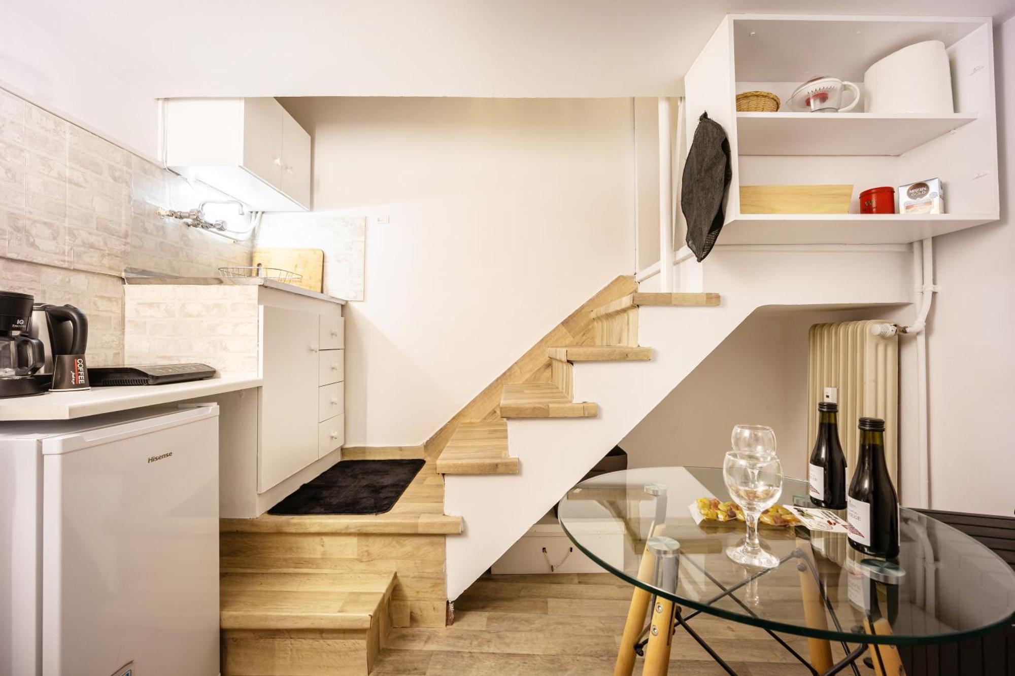 Acropolis Elegant Maisonette By Lodgespot Атина Екстериор снимка